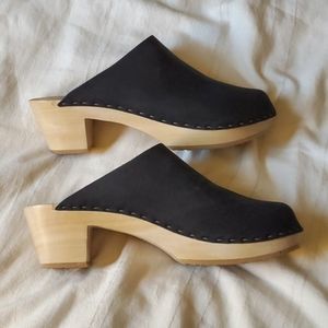 Bryr Clogs Clementine Size 9